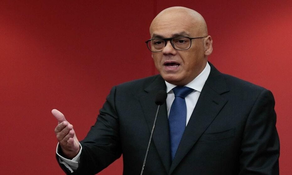 Chavismo's Corruption Showdown: Jorge Rodríguez vs. Rafael Ramírez in a Twitter Battle Over Alejandro Betancourt