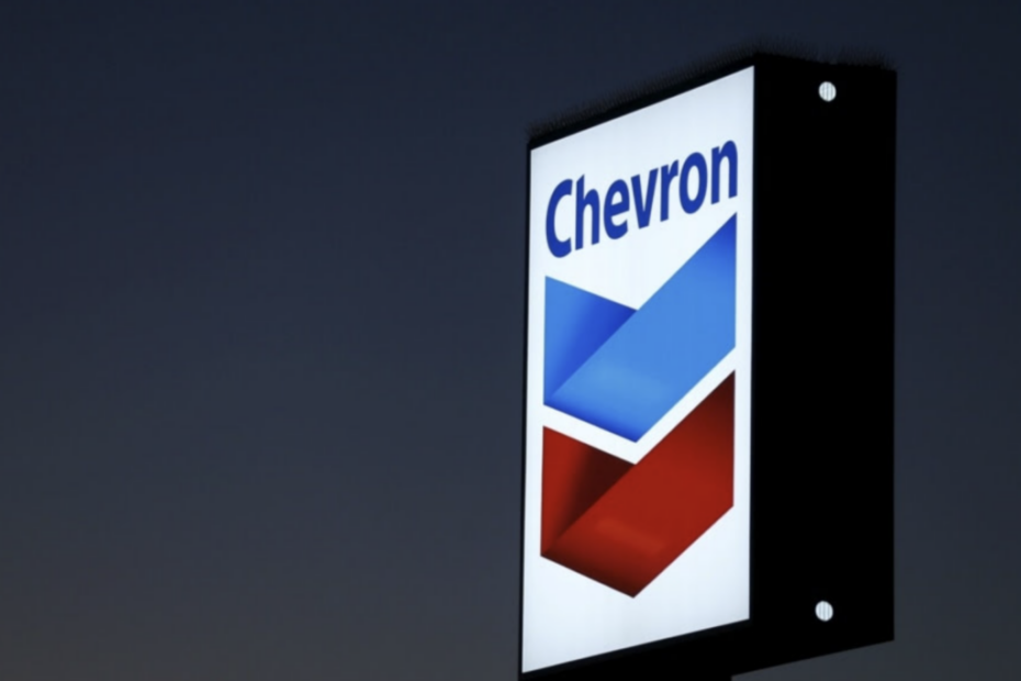 US Tightens Sanctions: Revokes Oil Licenses for Venezuela, Impacting Maduro's Regime and Economy
