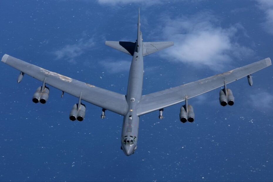 U.S. B-52 Bombers Conduct Provocative Maneuvers Over Venezuelan Airspace Endangering Civil Aviation